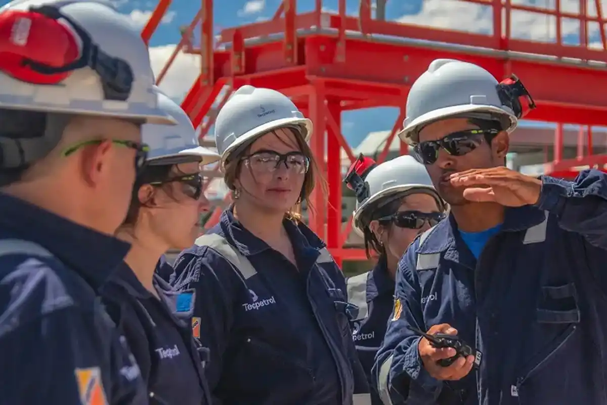 PRÁCTICAS DE VERANO. Grupo Techint convoca a estudiantes universitarios avanzados de todo el país a participar de su programa PEV. / TECHINT
