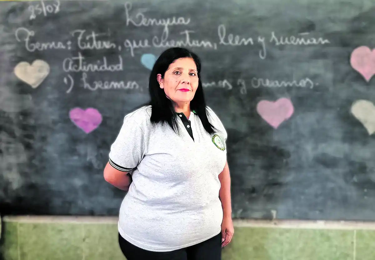 DEJAR HUELLAS. La maestra, que fue nominada por la directora de la Escuela N°142 de Árbol Solo, tomó con gratitud el reconocimiento.