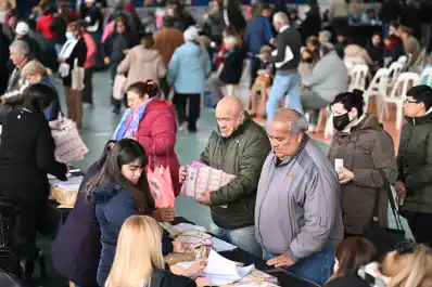 Se puso en marcha en Tucumán la entrega de 90.000 boletos gratuitos para los jubilados
