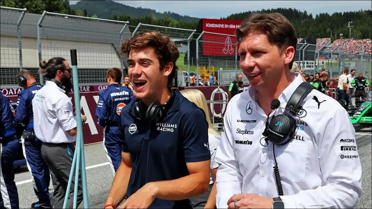 EN EL RECUERDO. James Vowles publicó una foto junto a Colapinto y del FW46 con el que el argentino debutó en Monza.