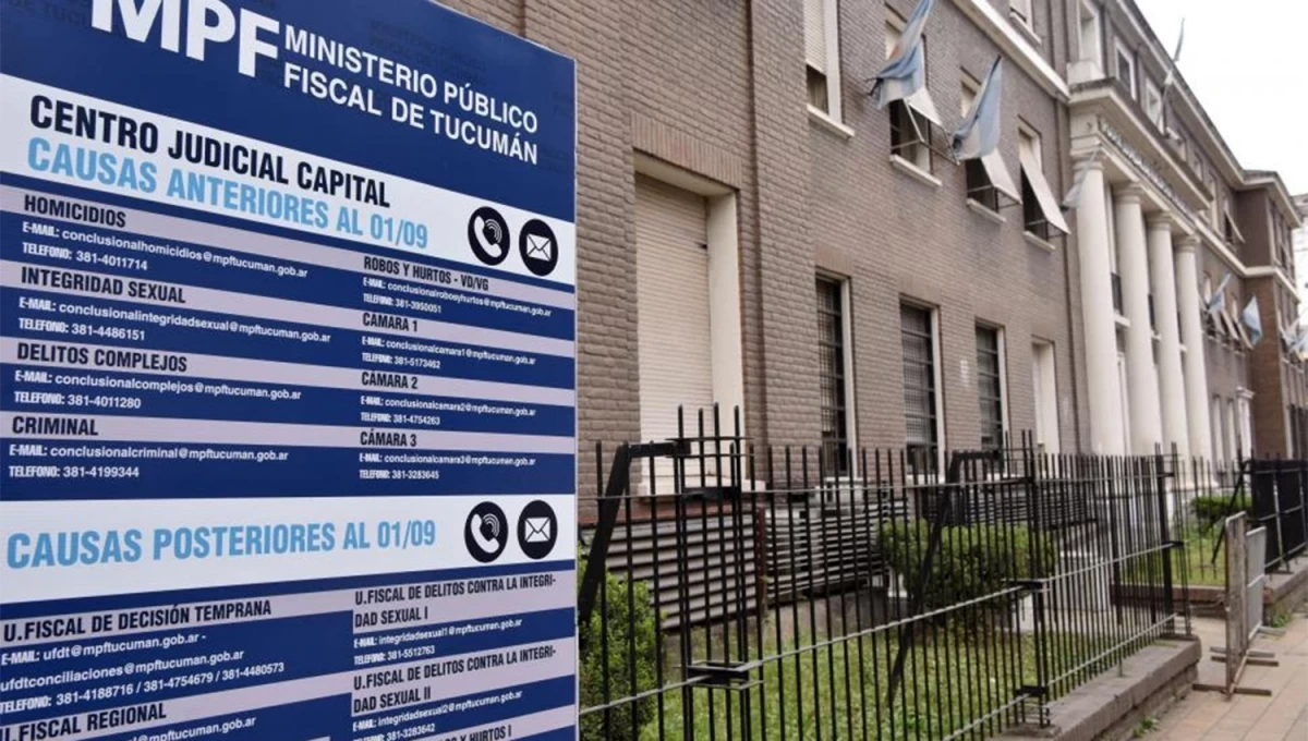 TRIBUNALES. En avenida Sarmiento . 