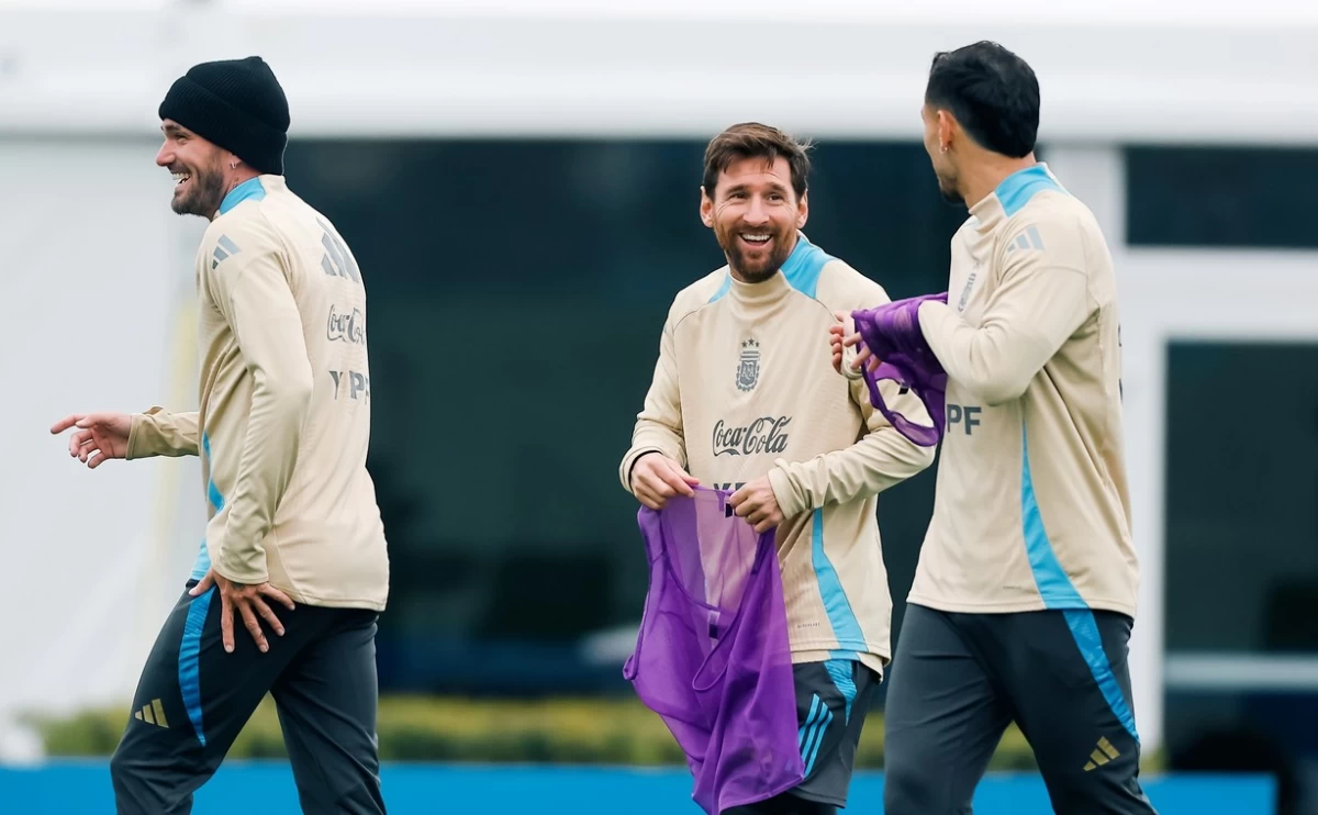 DISTENDIDO. Lionel Messi disfruta de cada segundo durante las prácticas con la Selección Argentina.