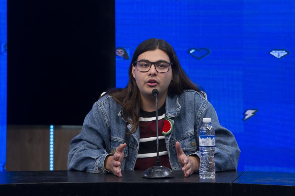 Debate Hagan lío: la grieta de los mayores atraviesa a los jóvenes