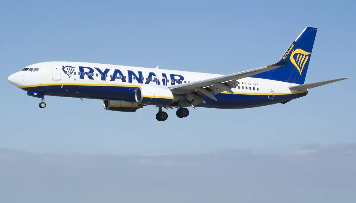 Una aerolínea cierra su base en Santiago de Compostela y cancela todos sus vuelos a Tenerife Norte y Vigo