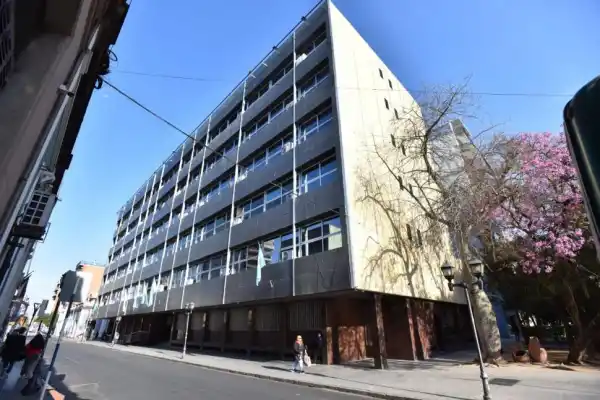 Analizan el celular del sospechoso de usar influencias en la Justicia Federal