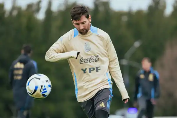 La última función de Lionel Messi en casa: Argentina se viste de despedida