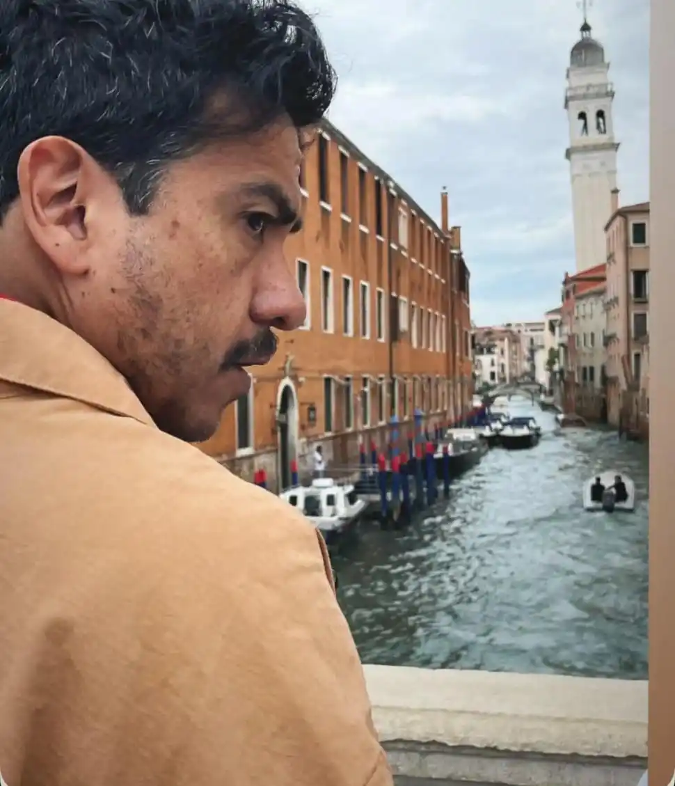 EXPECTATIVA. Prina recorre los canales de Venecia y espera el estreno.