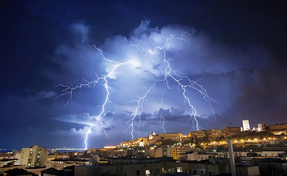 Quienes deban hacer actividades en el exterior, deberán prestar atención a las recomendaciones del Servicio Meteorológico Nacional.