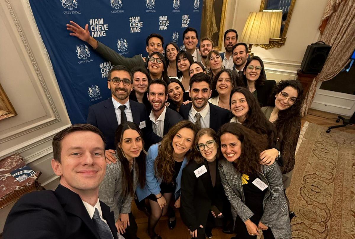 CON OTROS BECARIOS. Son 25 los seleccionados por la beca de la Embajada Británica. / CORTESÍA PAULA MOYA