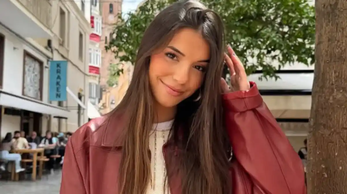 La influencer española Elena Gortari explicó por qué bebió su propia orina: la causa es increíble