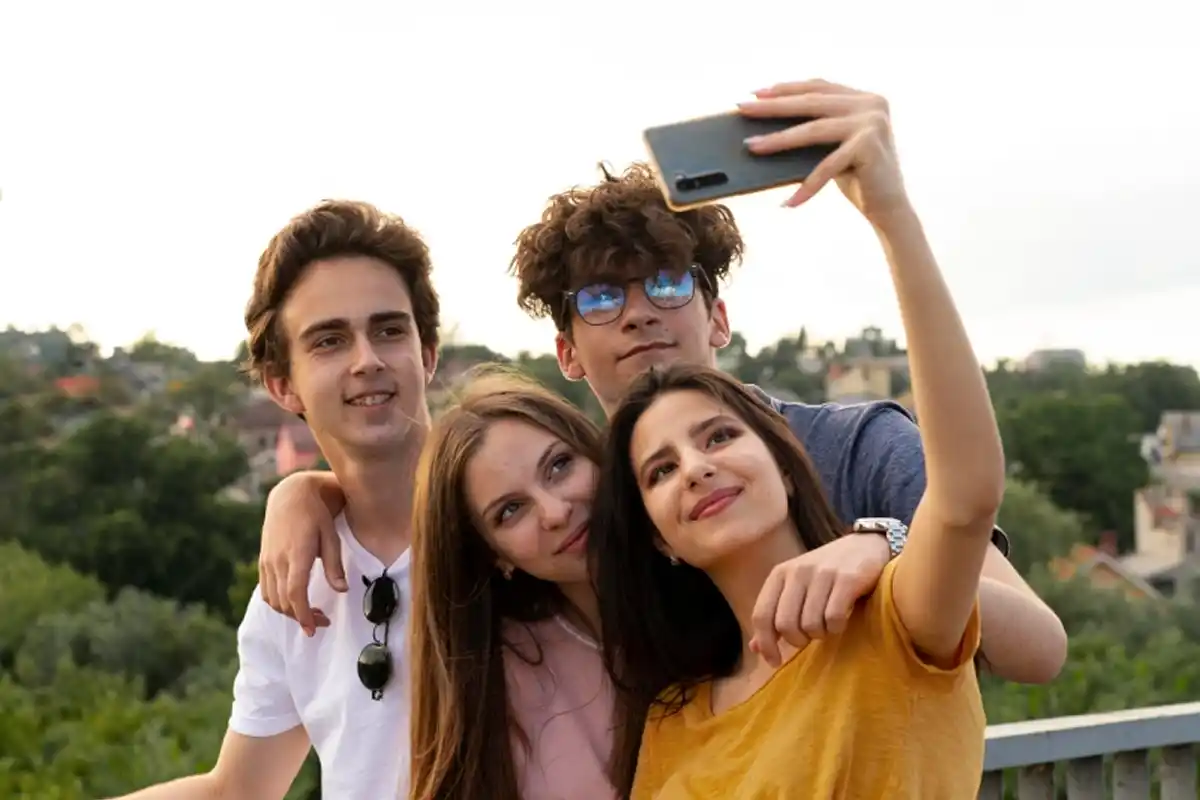 DIFERENTES ENCUENTROS. Habrá teatro, fútbol mixto, charlas de inteligencia artificial, prevención, una expo y una peregrinación. / PEXELS