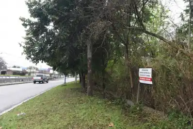 Recuperan dos terrenos para una escuela y para la Policía