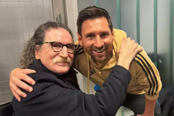 El encuentro de dos leyendas: la foto de Messi y Charly García que explotó en las redes sociales