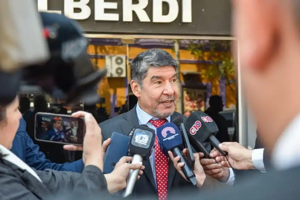 RESPALDO. Miguel Acevedo resaltó el triunfo del PJ en Buenos Aires.