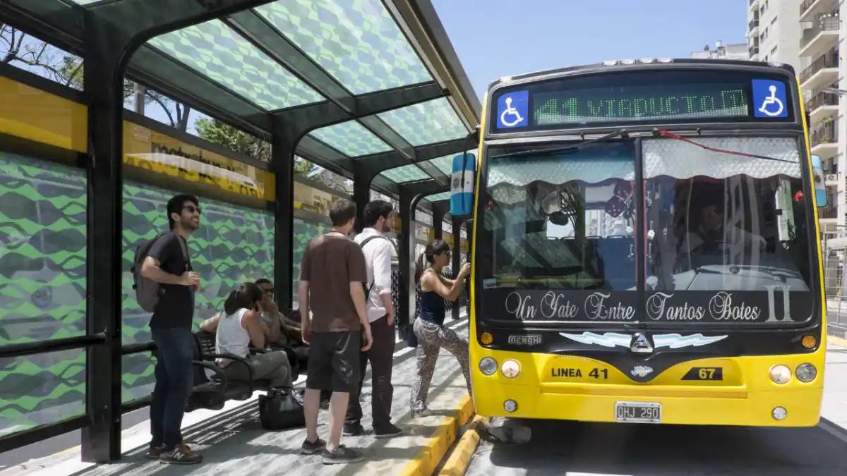 TRANSPORTE PÚBLICO SUBSIDIADO. Una de las críticas al gasto público argentino es que beneficia a ciertos usuarios que, por su nivel de ingresos, no lo necesitan. / CHEQUEADO