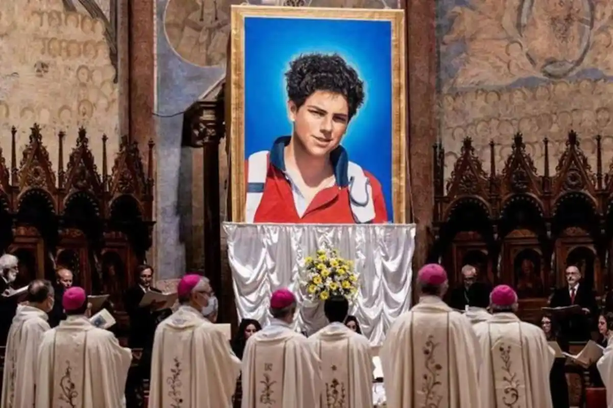 Vigilia y fervor por la inminente canonización de Carlo Acutis, el influencer de Dios