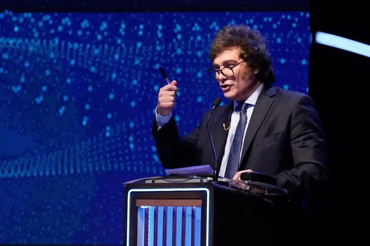 Se esperan las palabras de Milei en el búnker de LLA tras la derrota en Buenos Aires