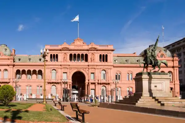 Lisandro Catalán inició negociaciones con gobernadores en medio de las tensiones por los fondos federales
