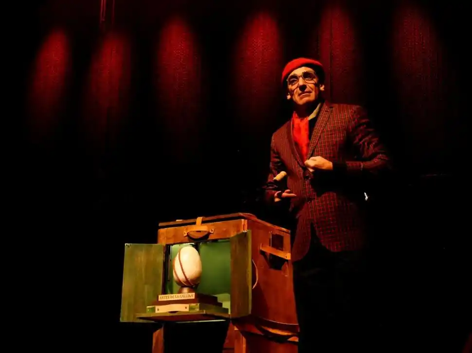 DESDOBLAMIENTO. Mauricio Dayud interpreta varios personajes.