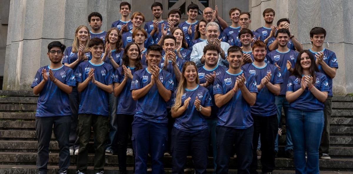 ESTUDIANTES. Equipo FIUBA Team en la Facultad de Ingeniería de la UBA.