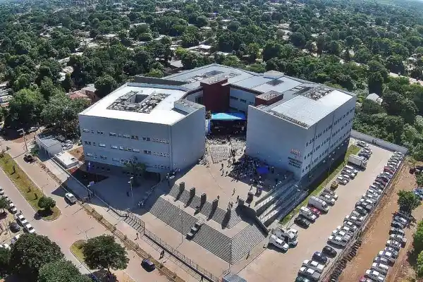 Por no pagar la cuota alimentaria un hombre no podrá salir del país y le retiraron la licencia de conducir