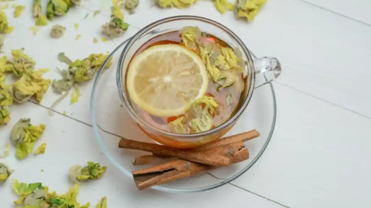 Té de hierba de San Juan: la planta “mágica” de las flores amarillas y sus beneficios medicinales