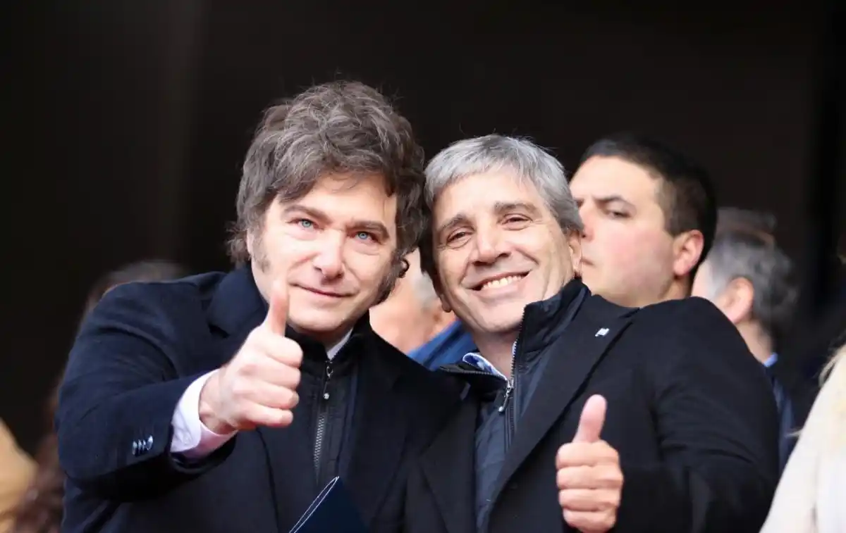 Milei y Caputo festejan la cifra de inflación.