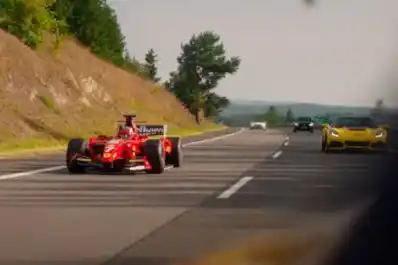 La increíble historia del “piloto fantasma de Ferrari”: el misterio de seis años que enloqueció a la Policía