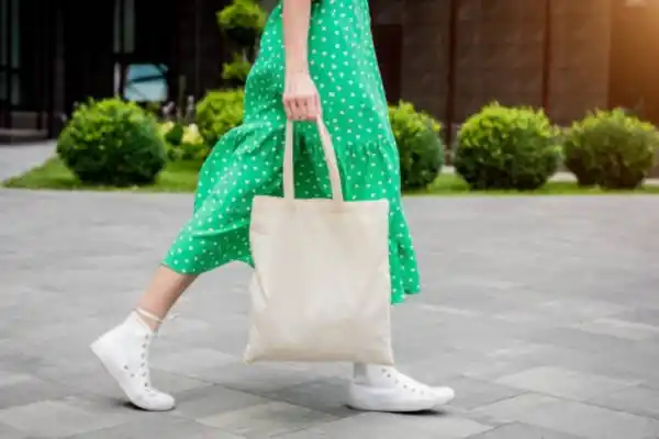 Vestirse de verde: qué transmite este color, según la colorimetría