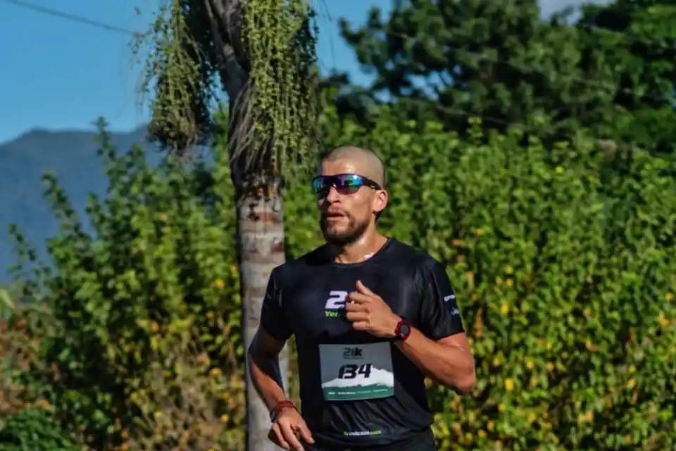 Un atleta de alto rendimiento dio consejos para disfrutar los 21K de LA GACETA: hidratación y descanso