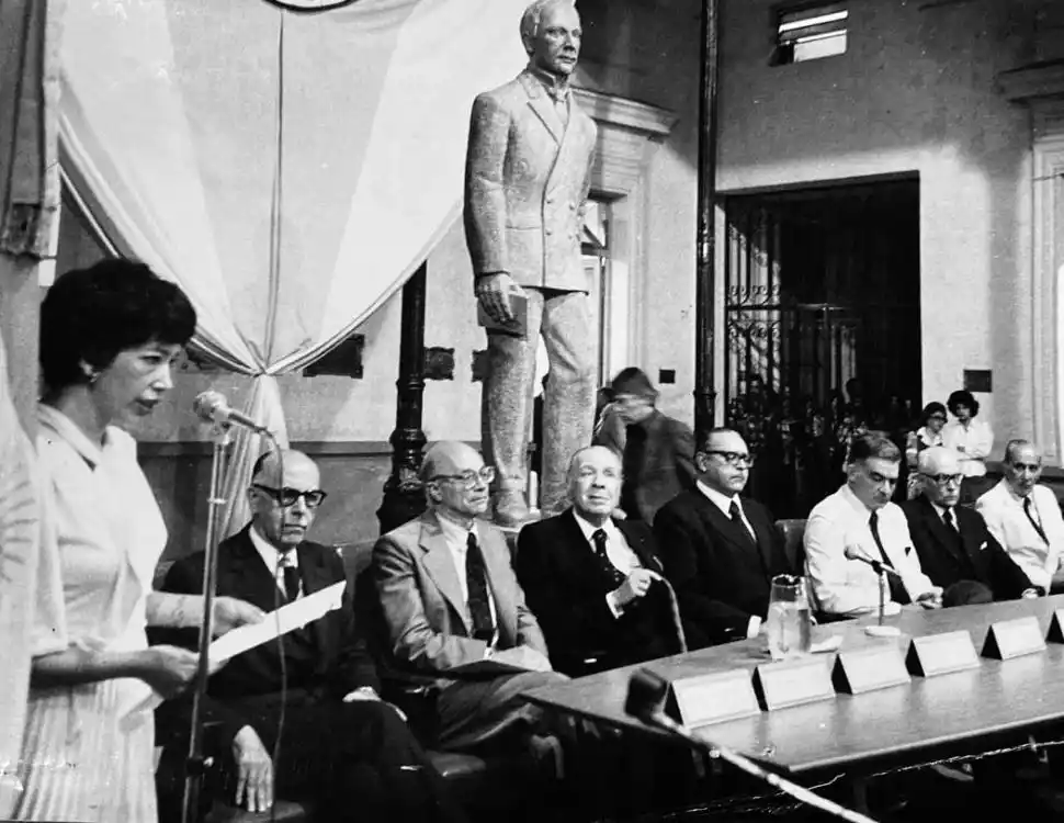 Recuerdos fotográficos: 1978. La UNT le da la distinción Honoris Causa a Borges