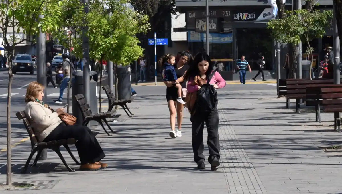 CÁLIDO. Pese al retroceso de algunos grados, el jueves terminará soleado y caluroso. 