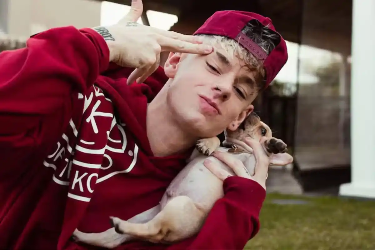 El streamer tucumano Oky confirmó su romance con una ex Gran Hermano y estallaron las críticas en redes