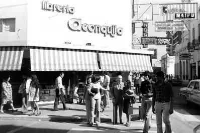 Recuerdos fotográficos: 1978. Borges pasea por la 24 de Septiembre