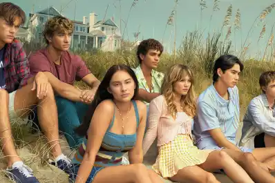 Dónde ver The Summer I Turned Pretty, la serie juvenil que es viral por su triángulo amoroso