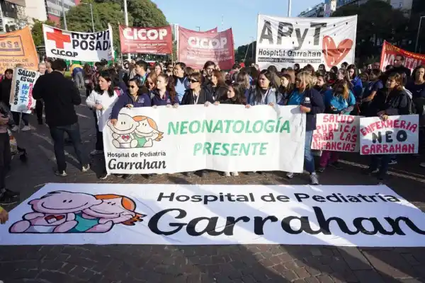 Paro y marcha al Congreso: los trabajadores del Garrahan endurecen la protesta contra el veto de Milei