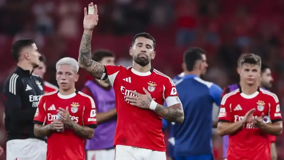 Otamendi cometió un error en el empate entre Benfica y Santa Clara por la Liga Portuguesa.