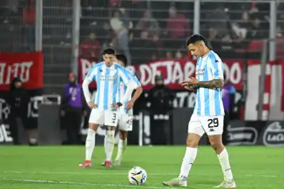 Atlético Tucumán perdió sobre el final ante Newell’s con goles de Cuesta y Guch