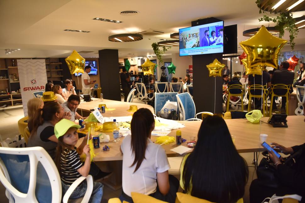 DE AMARILLO. Los seres queridos del Colegio San Fernando.