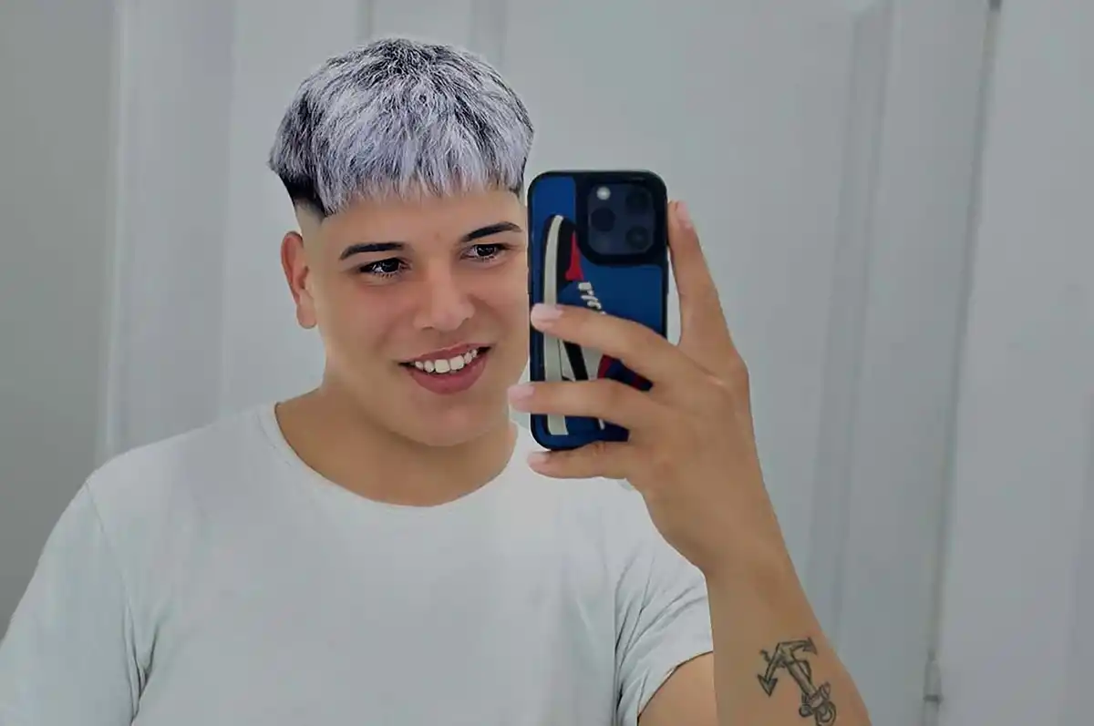 Daniela Celis estuvo por la madrugada esperando conocer más sobre la salud de Thiago Medina, pese a haberse separado hace algunas semanas.