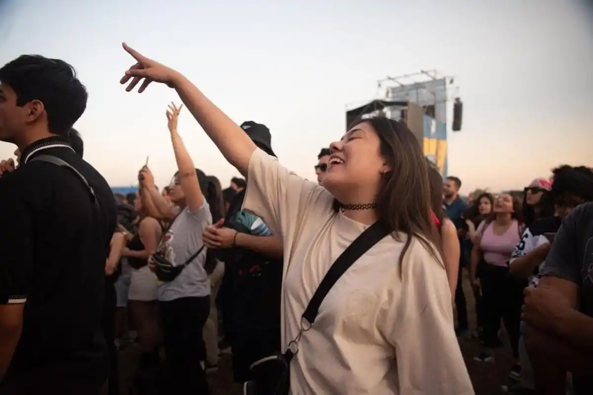 Cuando justo empieza a sonar el tema que querías cantar...