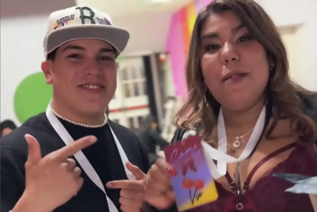 Thiago Medina junto a Camila, una de sus hermanas más reconocidas por el público.