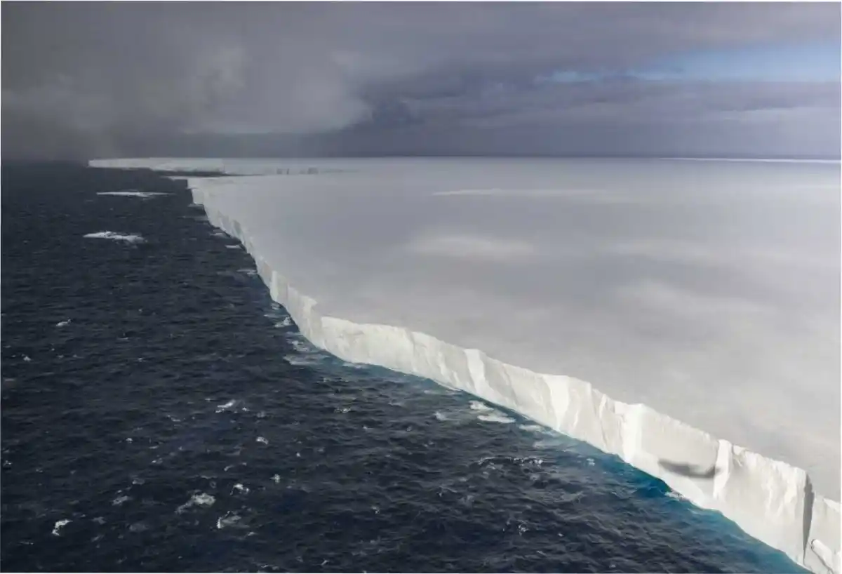 El iceberg más grande del mundo está desapareciendo.