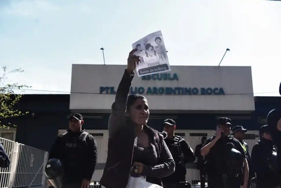 PROTESTAS. Una madre de alumnos en la escuela Roca  durante la protesta del jueves en España al 500.