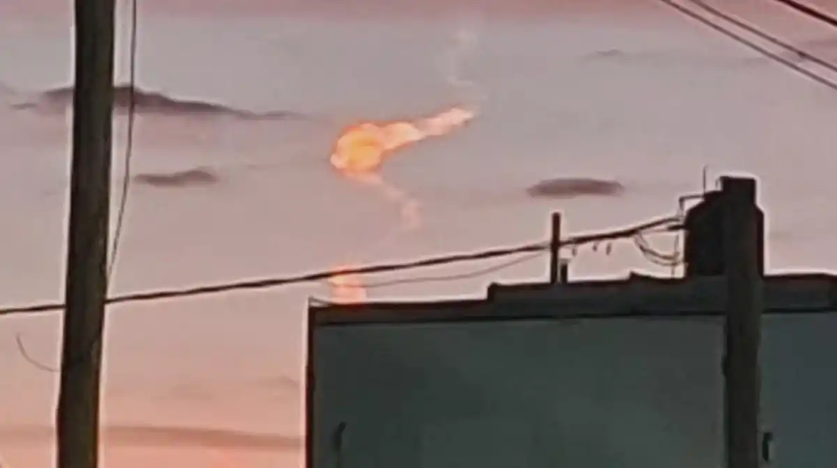 Video: una extraña bola de fuego apareció en el cielo de Bahía Blanca