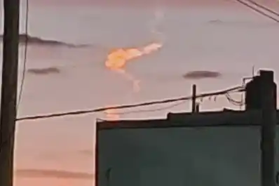 Video: una extraña bola de fuego apareció en el cielo de Bahía Blanca
