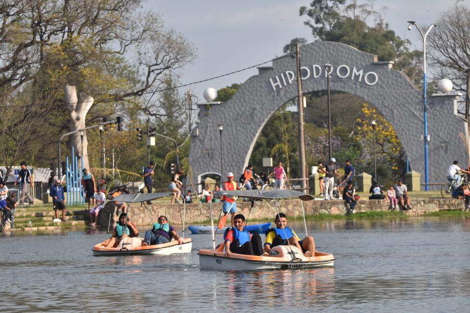 CON SERES QUERIDOS. En familia o con amigos los tucumanos disfrutaron.