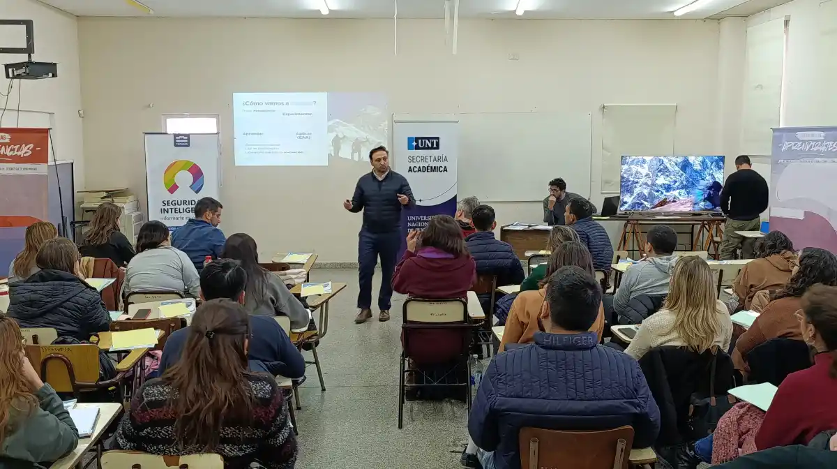 Tucumán celebra el Día del Profesional Universitario con la jornada “Pensar el presente, liderar el futuro”