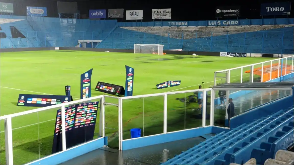 HOMENAJE EN EL MONUMENTAL. La tribuna de calle Chile lleva el nombre de Luis Caro, en memoria del joven hincha decano.
