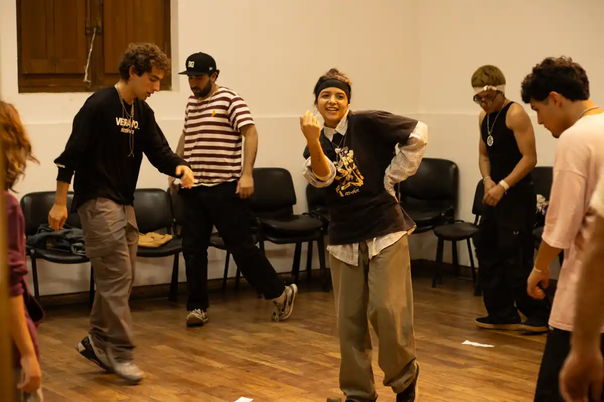 FORMACIÓN. Los organizadores del Festival Esquinas 2.0 coordinando el taller.